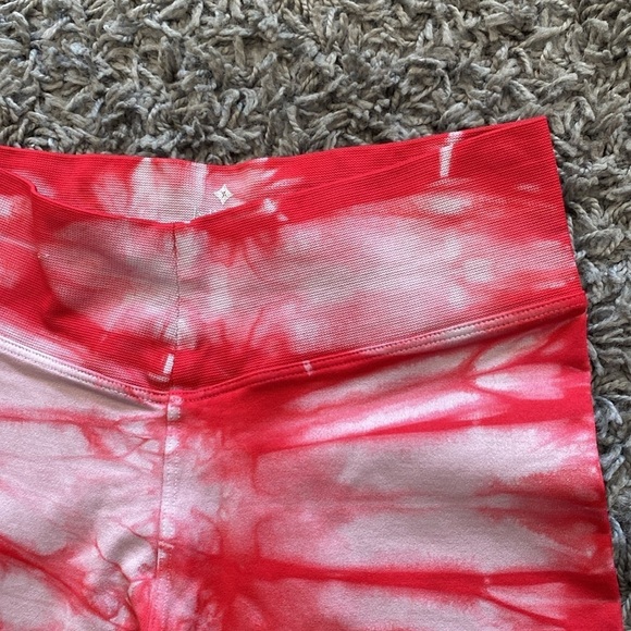 NUX Red and White Tie Dye Seamless Leggings Size Small - Picture 5 of 9